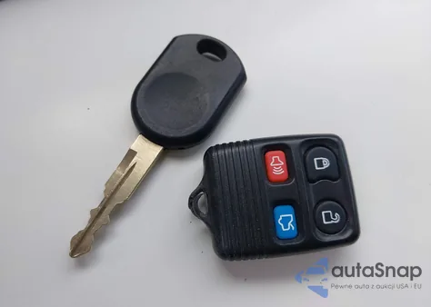 2004 Ford Crown Victoria Lx из США, поврежденный, VIN 2FAFP74W84X115178